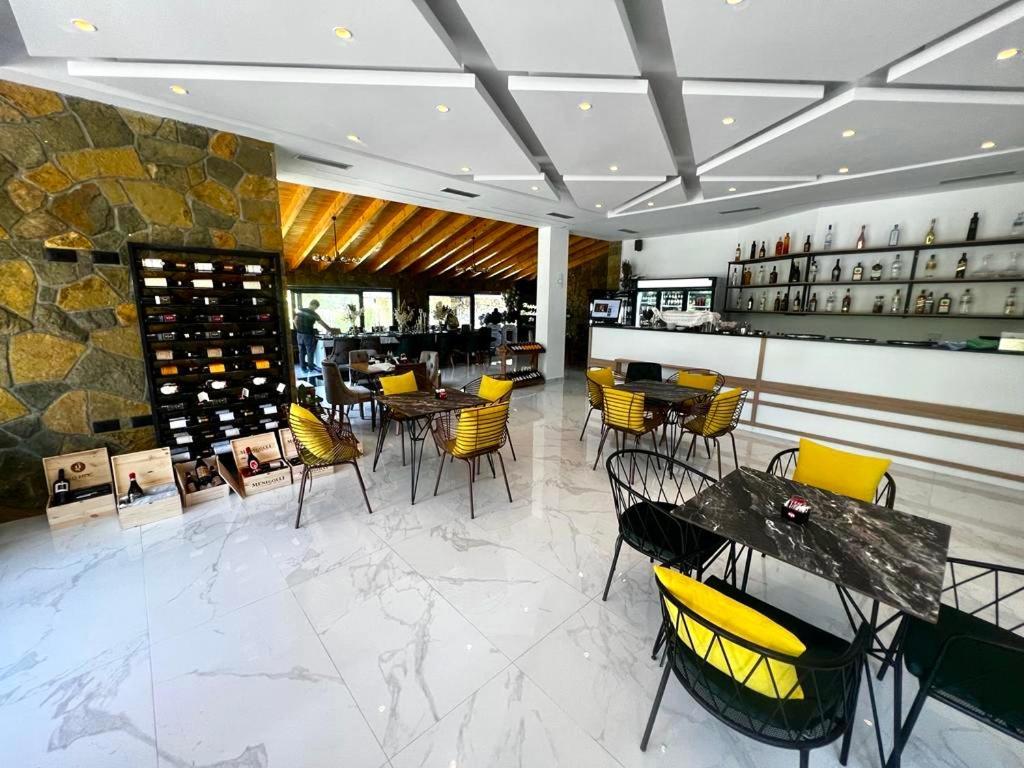Breezy Hotel Вальбоне Екстер'єр фото