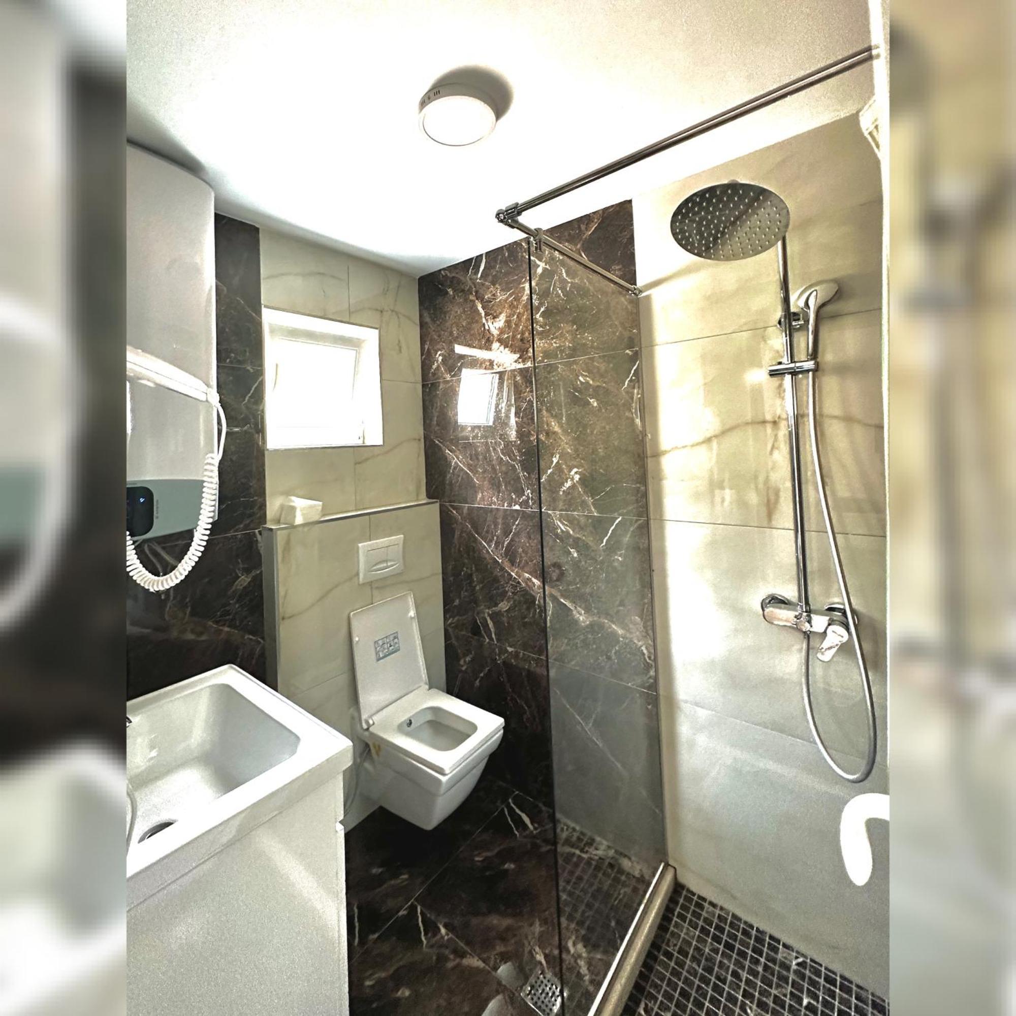 Breezy Hotel Вальбоне Екстер'єр фото