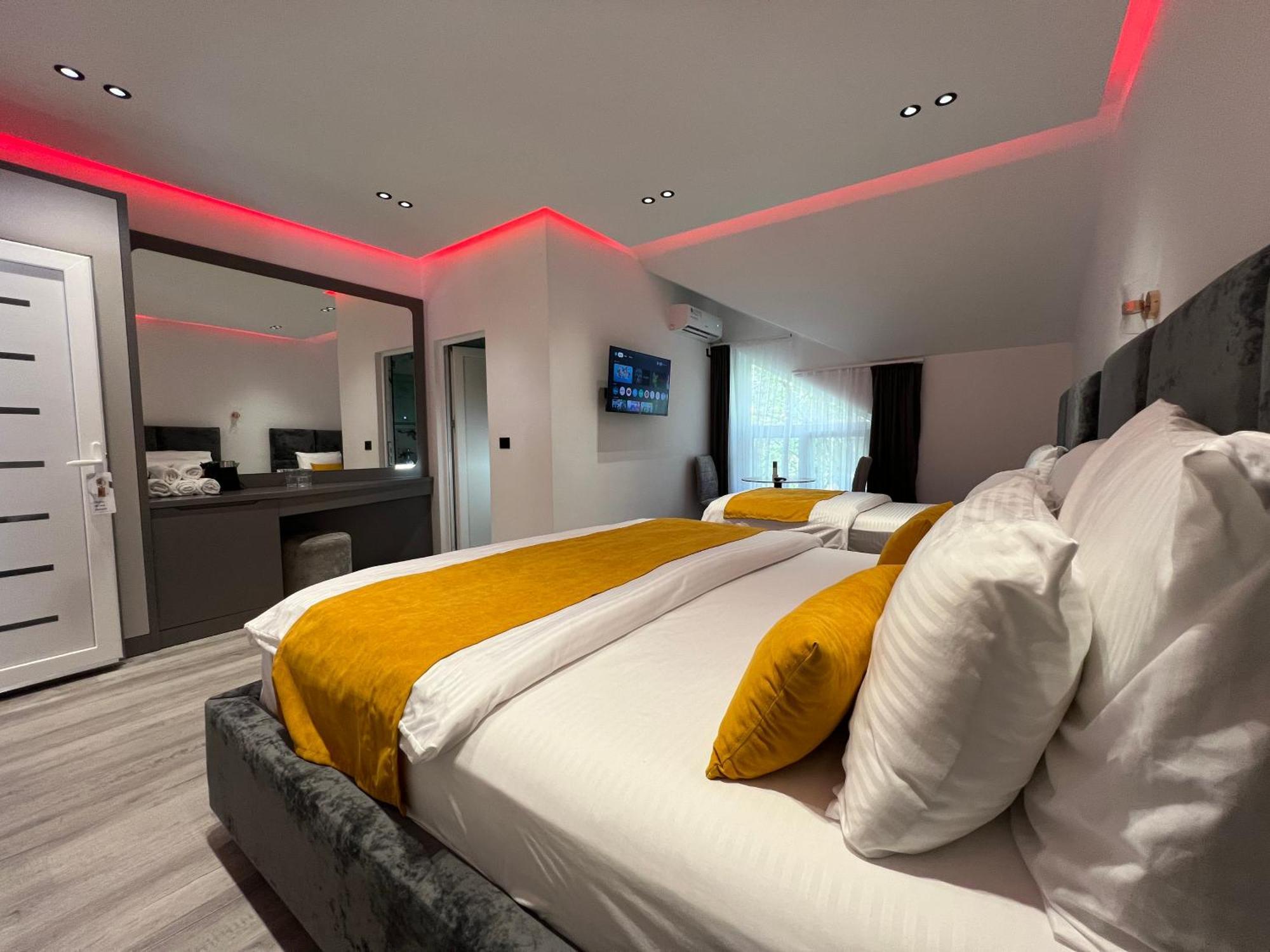 Breezy Hotel Вальбоне Екстер'єр фото