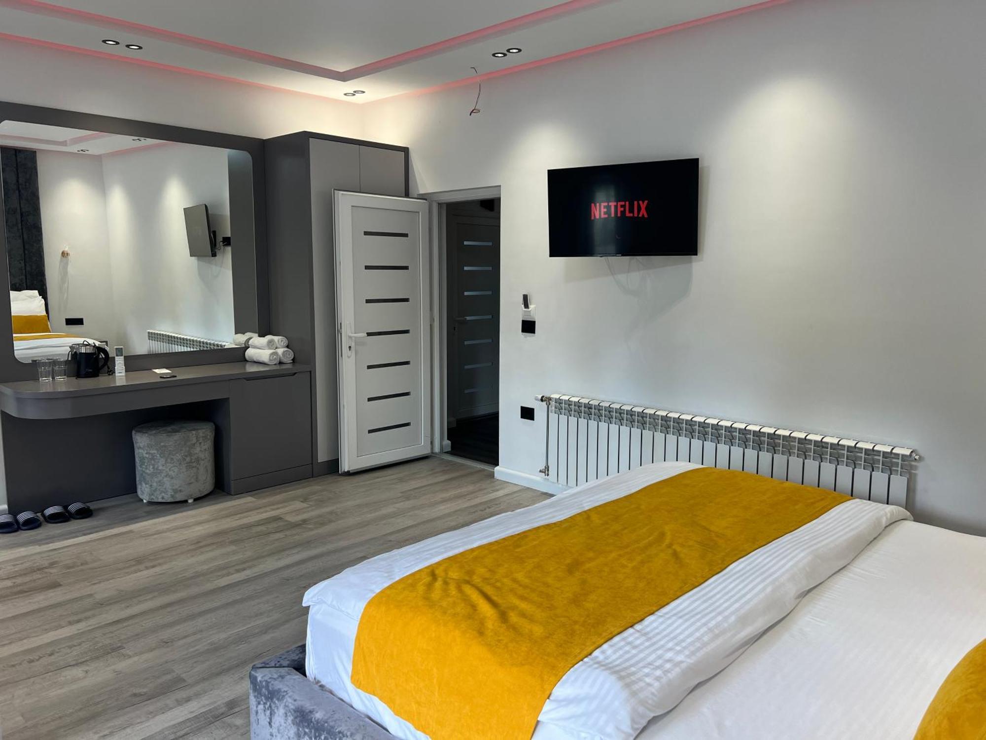 Breezy Hotel Вальбоне Екстер'єр фото